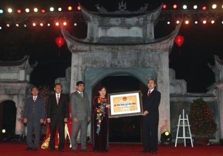 Cô Loa reçoit son certificat de vestige national spécial